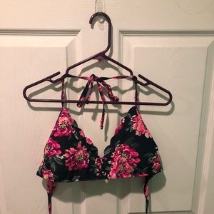 🌸 Floral Scalloped Bikini Top LIKE NEW☀️